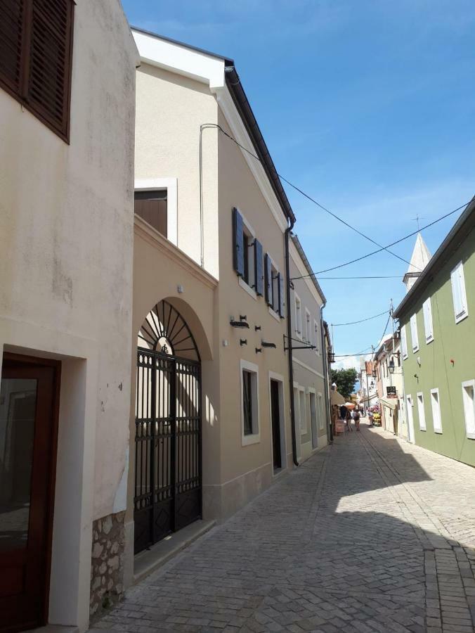 Apartments Mihael Nin Buitenkant foto